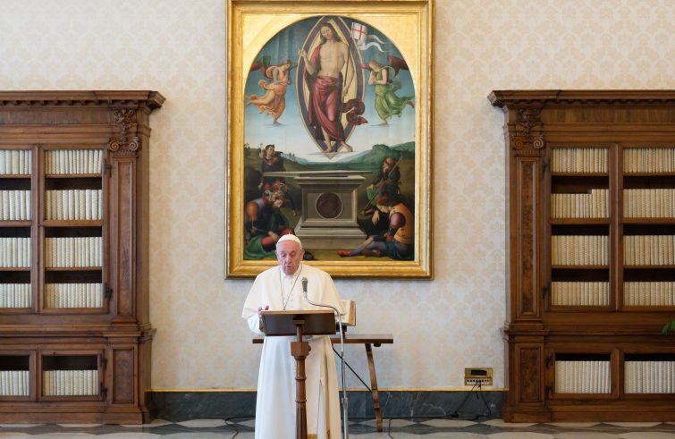 Papa Francesco: “Seminare semi di amore non con parole che volano via, ma con gesti concreti”