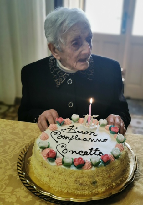 Salina: festeggiata nonna Concetta, compie 105 anni