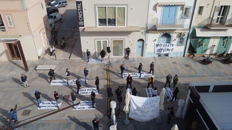 Vaccini: protesta a Lampedusa,dosi per tutte le isole minori