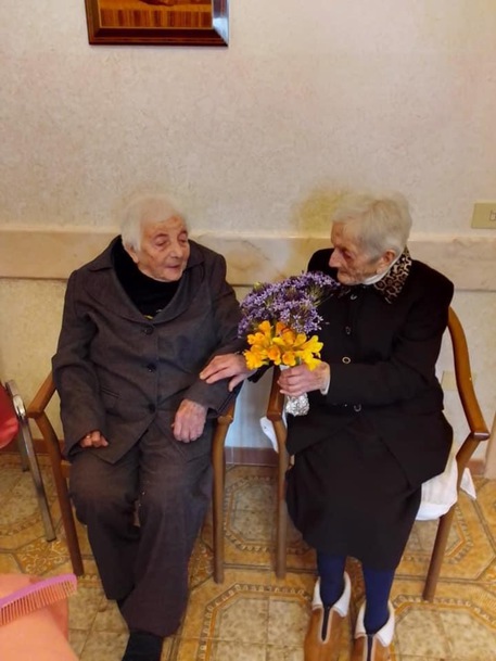 Concetta e Giuseppina le sorelle centenarie di Salina