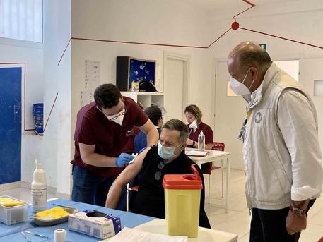 Calano contagi in Sicilia, nodo vaccini