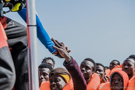 Migranti: la nave di ResQ salpa da Porto Empedocle in soccorso nel Mediterraneo centrale