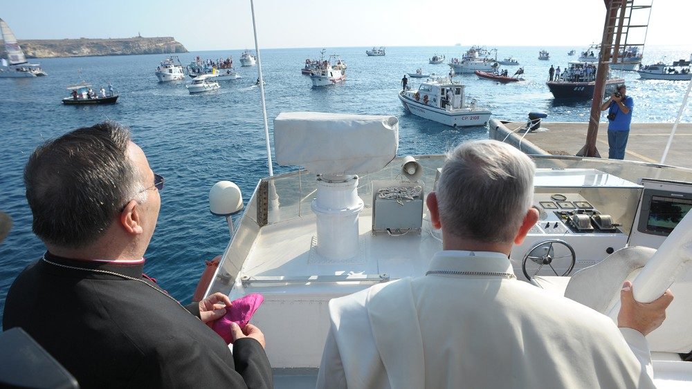 Lampedusa, otto anni fa la tragedia. Il Parroco: “Seguiamo il Vangelo con l’accoglienza”