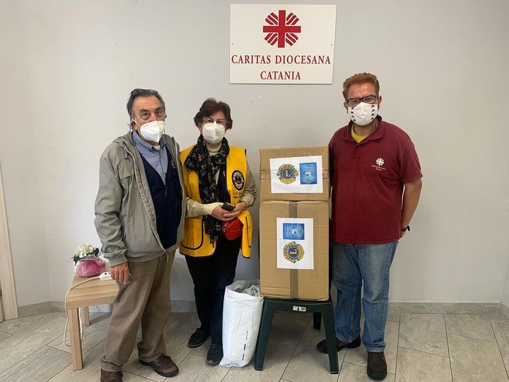 Caritas di Catania, Lions Club dona completo intimo per i senza fissa dimora