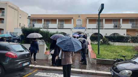 Covid: protesta no vax davanti caserma carabinieri Lipari