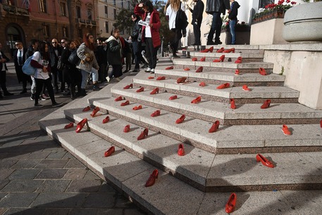 Violenza sulle donne: flash mob a Palermo ‘Nessuno tocchi Rosalia’