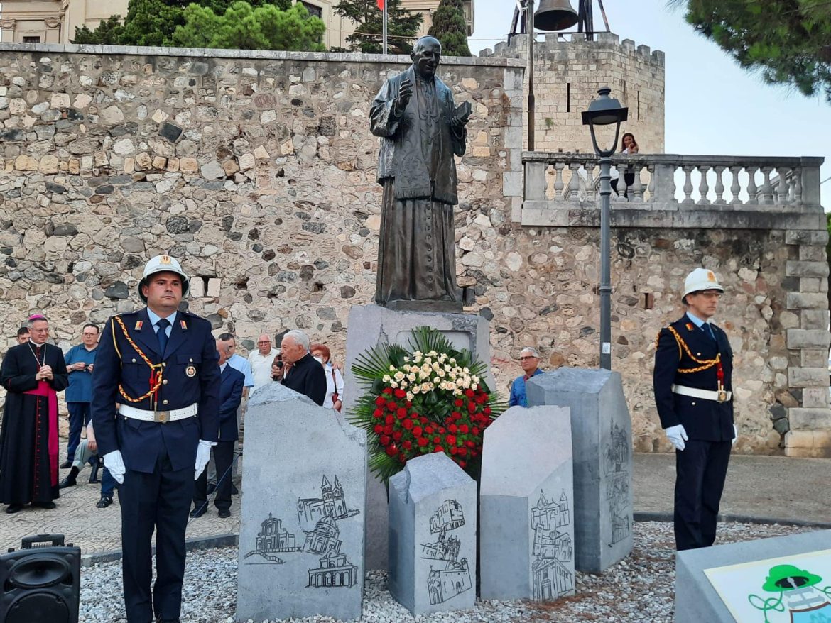 Messina. Inaugurato il monumento all’Arcivescovo Mons. Angelo Paino