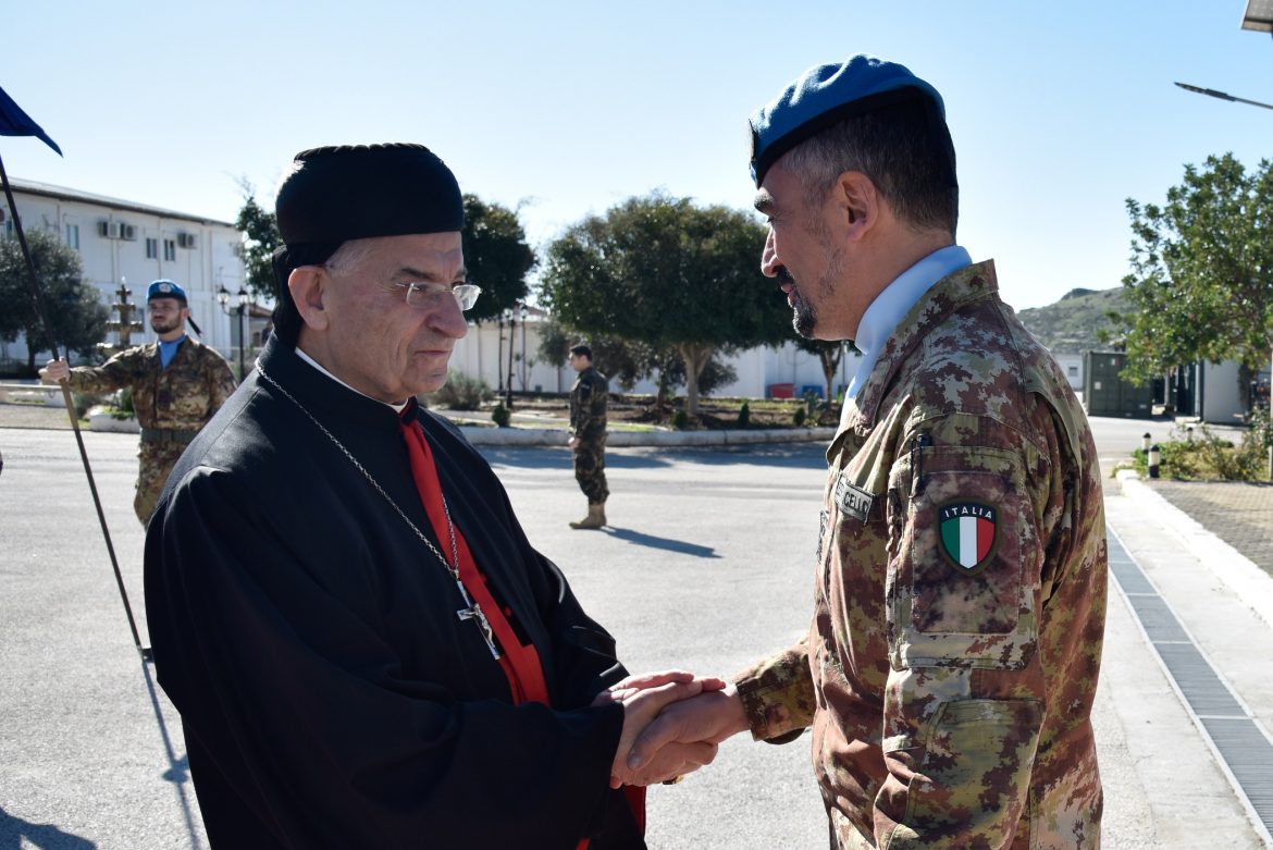 Patriarca di Antiochia in visita ai militari della Brigata Aosta in Libano