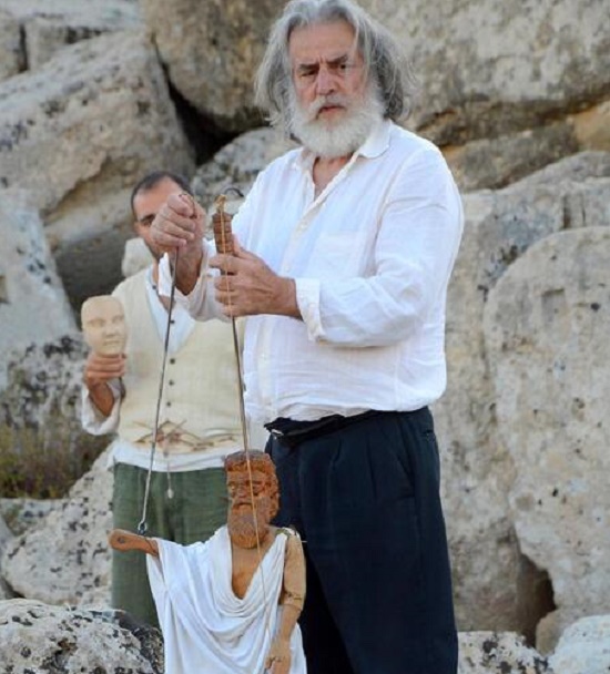 Pupi siciliani  ad Atene per raccontare l’Iliade