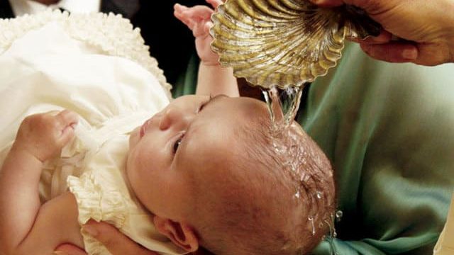 L’Arcidiocesi di Palermo sospende “ad experimentum” il ruolo di padrino e madrina nel Battesimo e nella Cresima