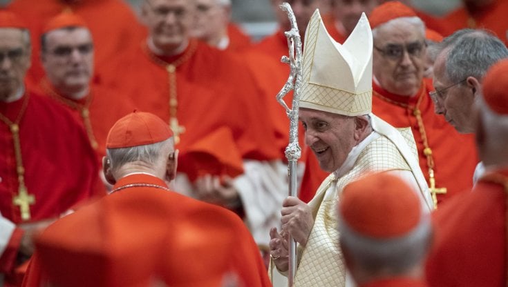 Papa Francesco taglia gli stipendi dei cardinali