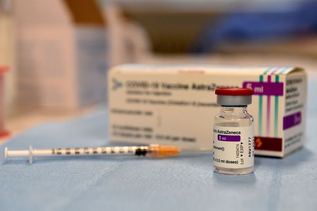 Vaccino Astrazeneca sospeso in via precauzionale in tutto il Paese