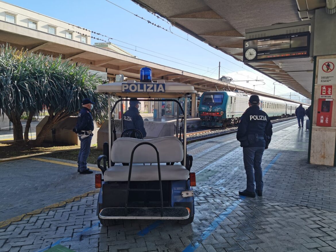 Undenunciato e oltre 2.200 persone controllate nelle stazioni ferroviarie della Sicilia