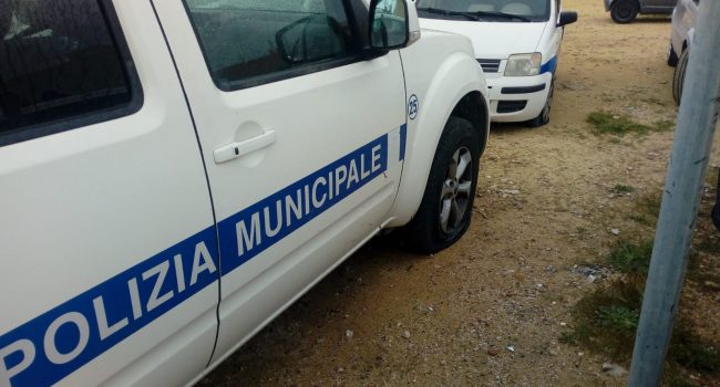 Criminalità: squarciate ruote auto vigili urbani a Marsala