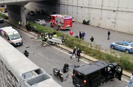 Incidenti stradali: una ragazza morta e sei feriti a Palermo