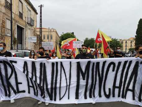 Palermo, Musumeci contestato dai giovani di Antudo