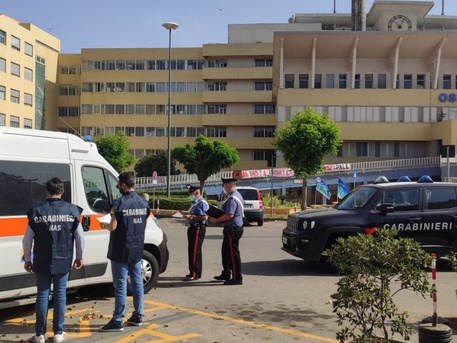 Nas sequestrano 3 ambulanze non autorizzate a Caltagirone
