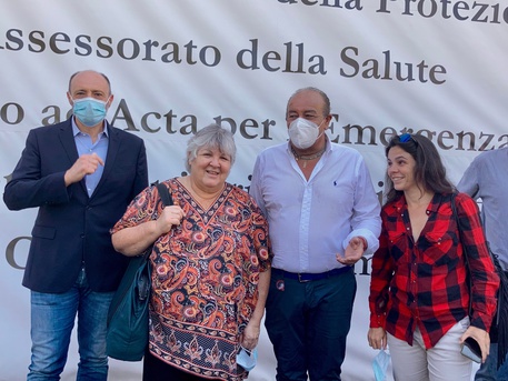 Vaccini: Aleida Guevara figlia del Che visita l’hub di Palermo