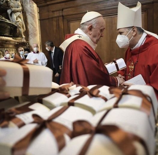 Mons. Lomanto ha ricevuto il Pallio da Papa Francesco (Video)