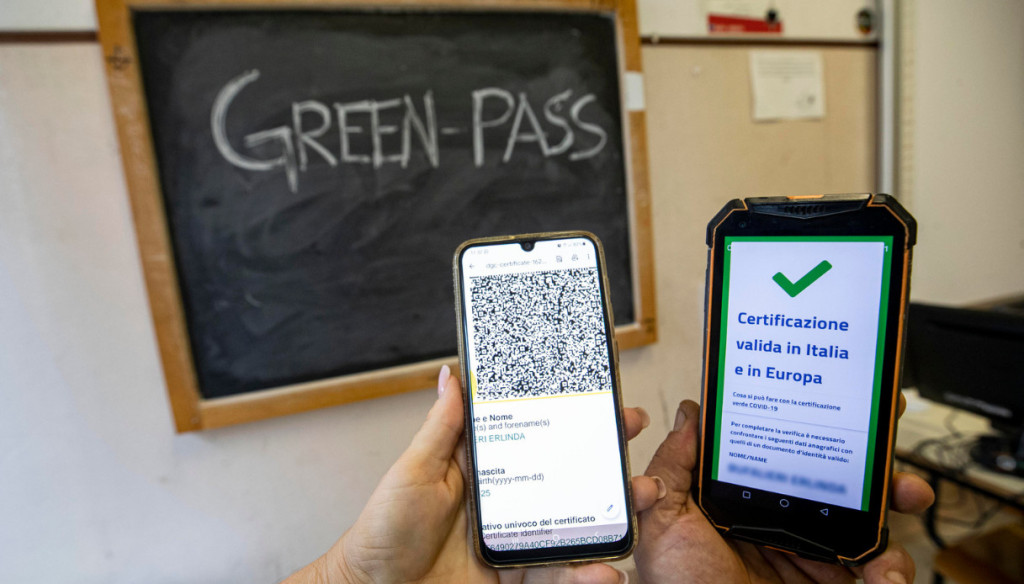 Green pass: debutta oggi nelle scuole, via libera a più controllori