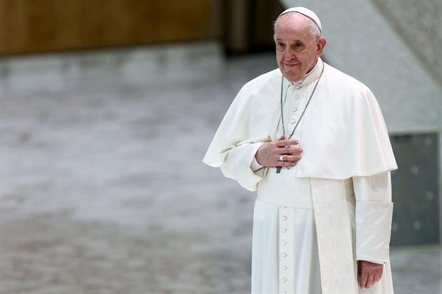 Il Papa: “Non parlare della fede come in passato, i giovani non capirebbero”