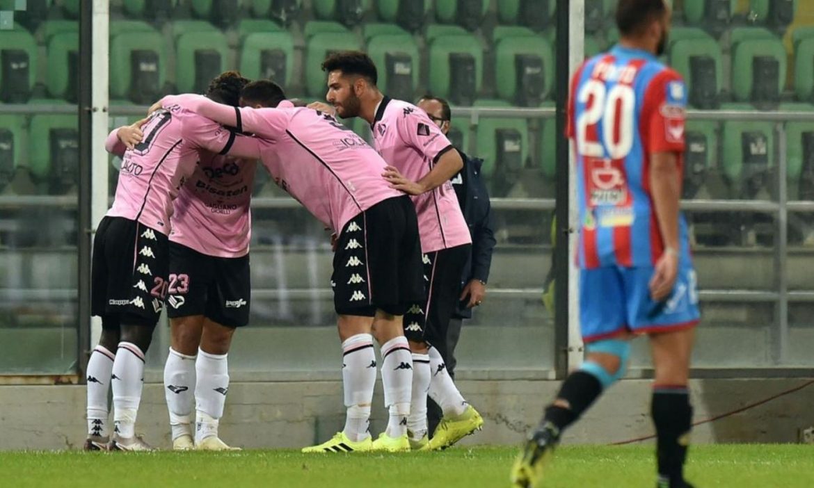 Calcio e Covid: Palermo, 20 positivi tra giocatori e staff