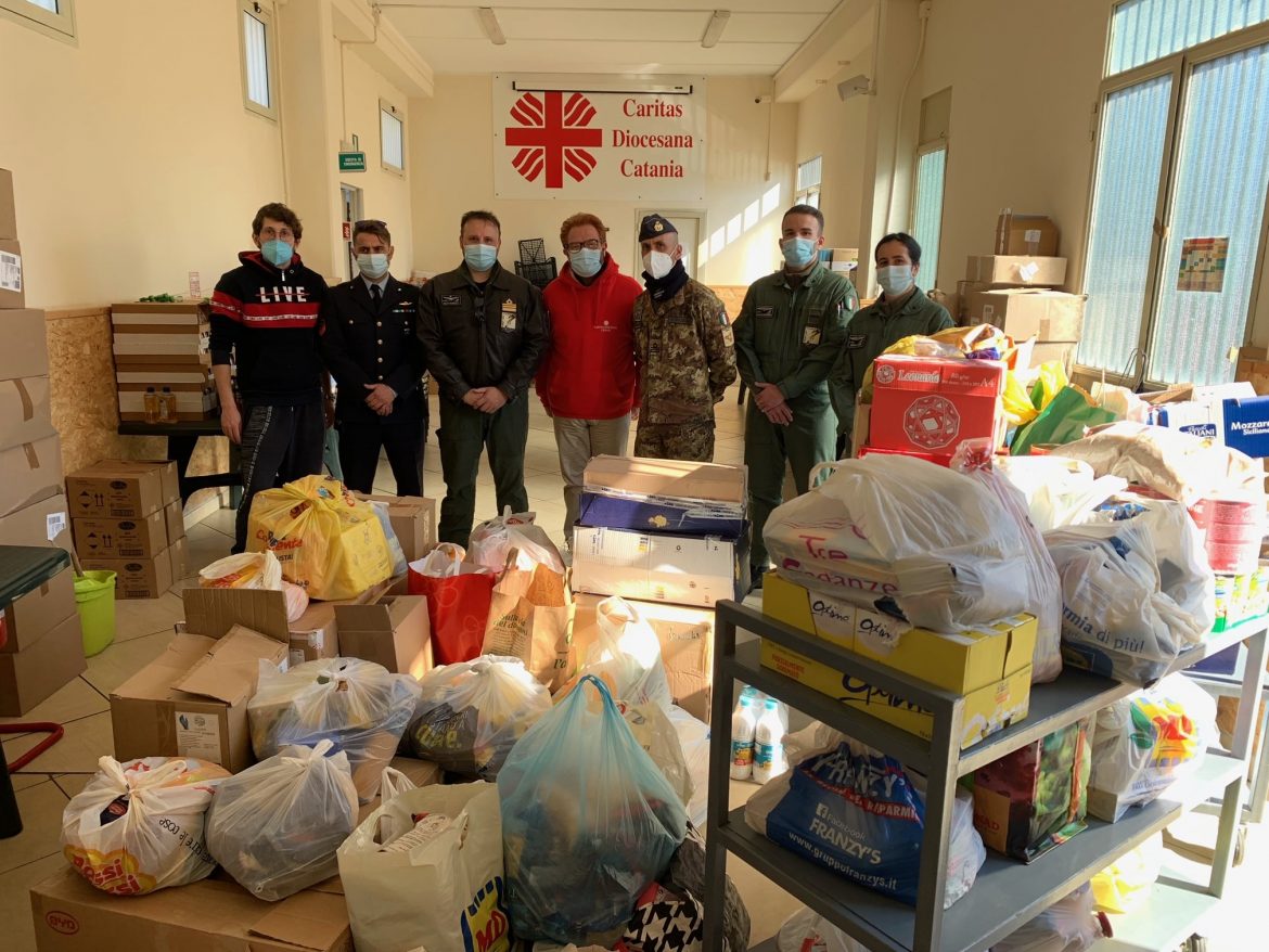 L’Aeronautica di Sigonella  dona alimenti per i poveri alla Caritas di Catania