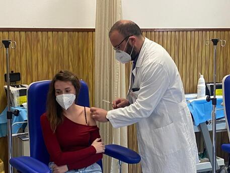 Vaccinate cinque Ucraine ospiti dei Frati Minori nel Convento di Baida