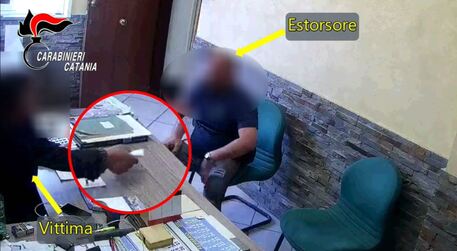 Pizzo a imprenditore, arrestata famiglia ergastolano del clan Santapaola-Ercolano