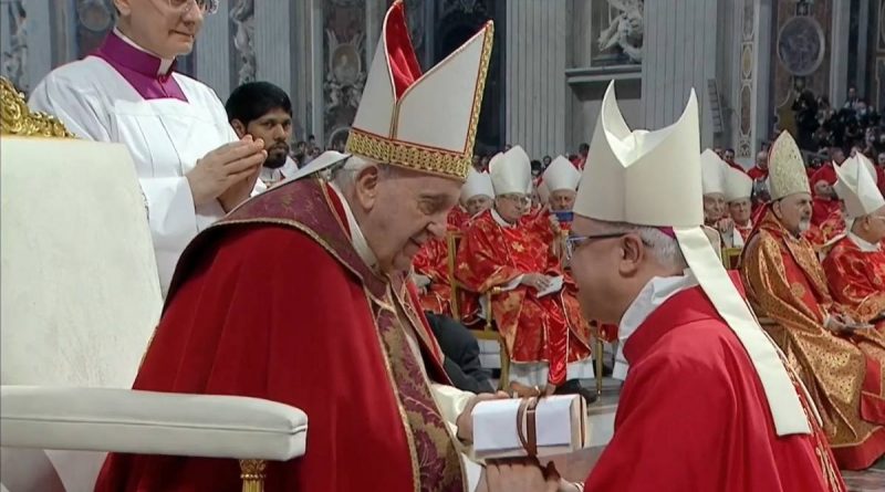 Il Papa consegna il pallio a 44 Arcivescovi metropoliti: una Chiesa libera e umile