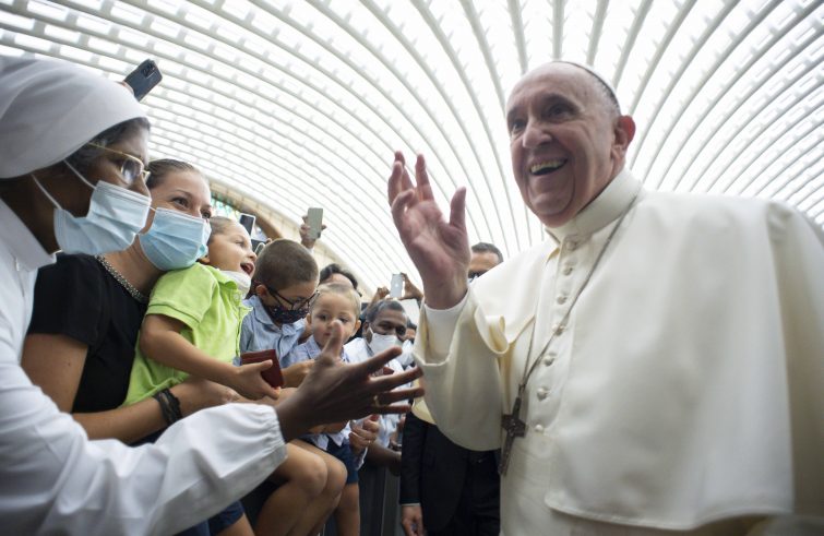 Il Papa: è il tempo dell’accoglienza, nella Chiesa c’è posto per tutti