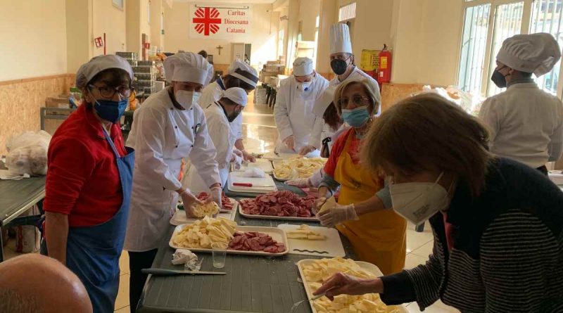 La Caritas di Catania non va in vacanza: distribuzione dei pasti anche per Ferragosto