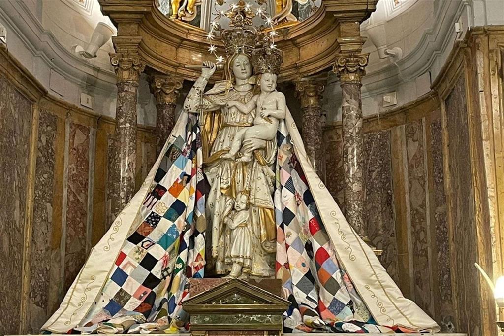 Diocesi di Trapani, il «manto della madre» con le stoffe dei fedeli