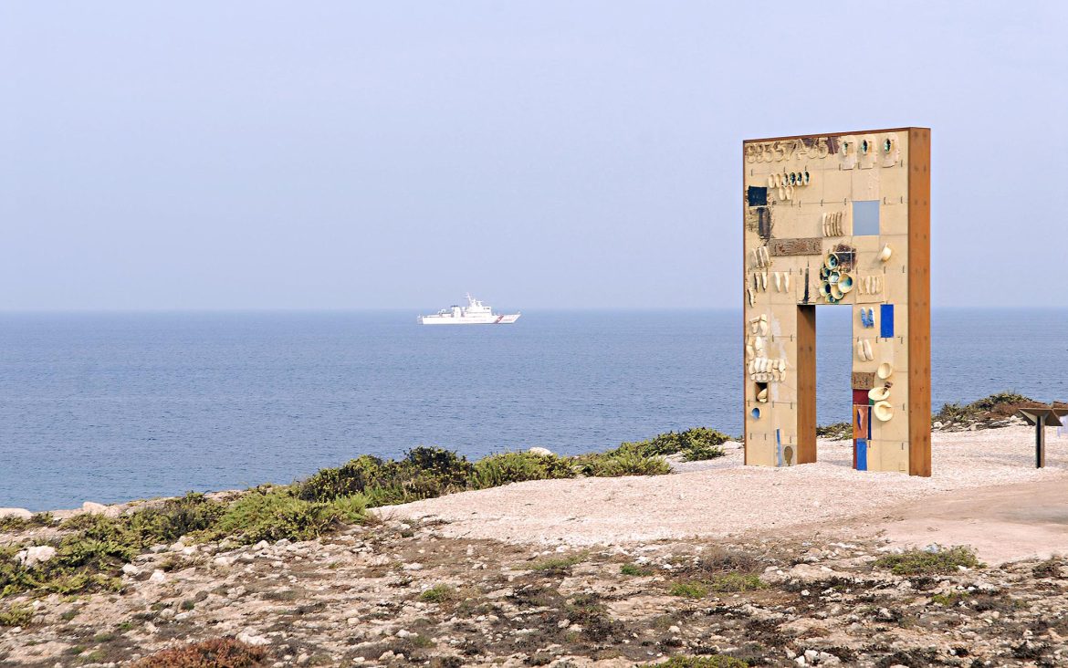 Porta d’Europa a Lampedusa danneggiata dai vandali