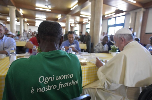 Mons. Paglia: “I poveri hanno il diritto di essere amati” (Video)