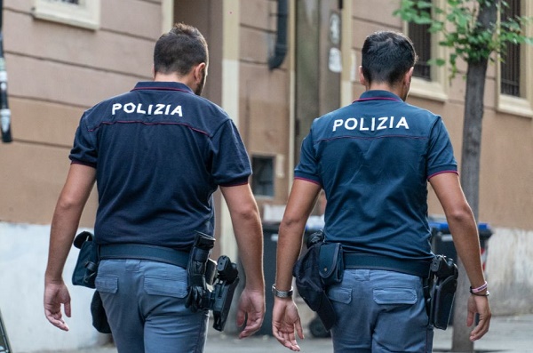 Droga: arrestati 3 poliziotti per associazione per delinquere