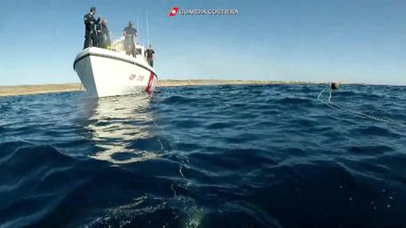 Due morti in naufragio al largo di Lampedusa, anche un bimbo
