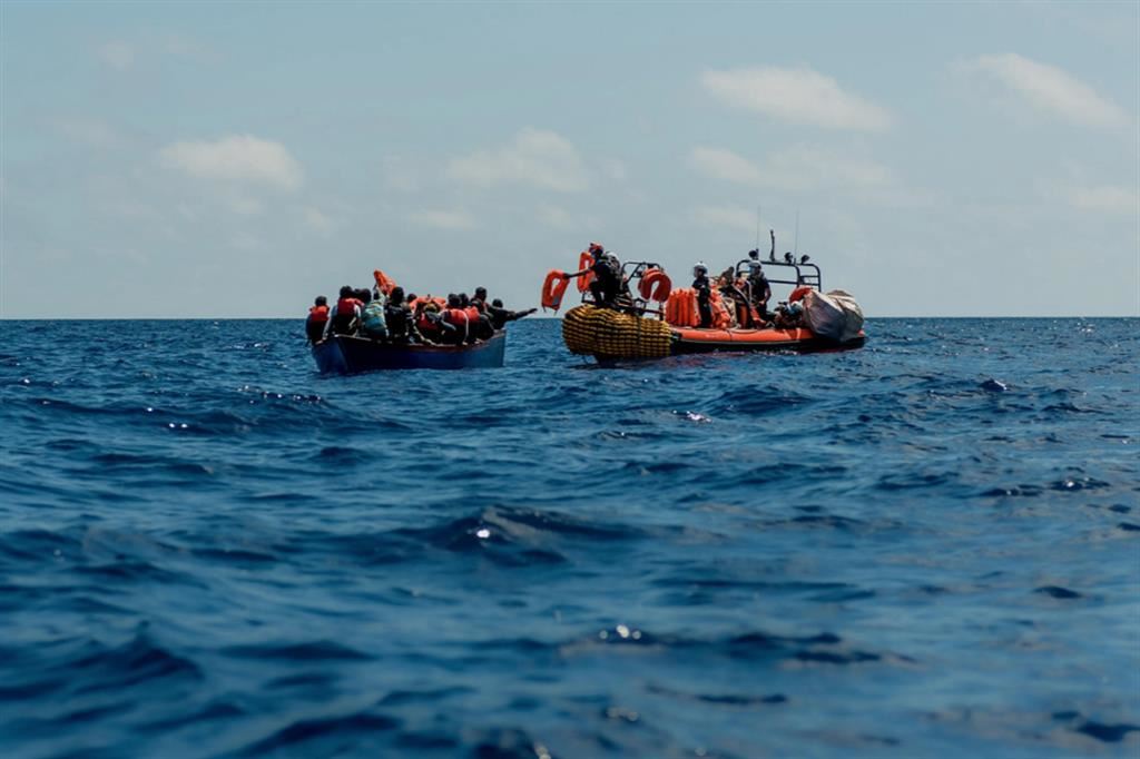 La Commissione europea: «Salvare vite umane in mare è un dovere»